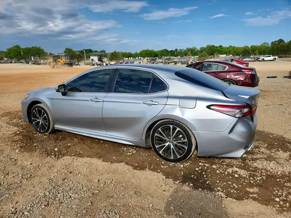 4T1B11HK7JU648510 2018 TOYOTA CAMRY - Image 2