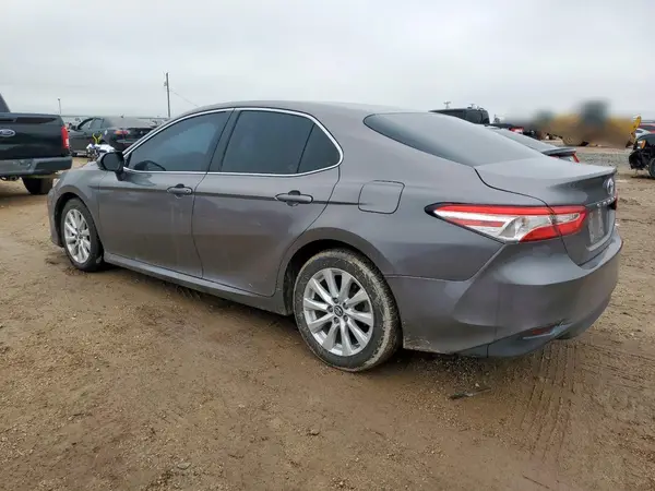 4T1B11HK7JU648975 2018 TOYOTA CAMRY - Image 2