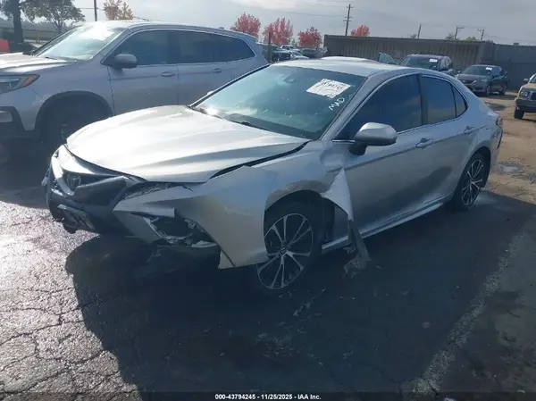 4T1B11HK7JU650399 2018 TOYOTA CAMRY - Image 2