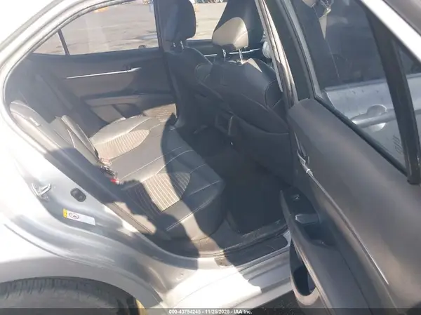 4T1B11HK7JU650399 2018 TOYOTA CAMRY - Image 8