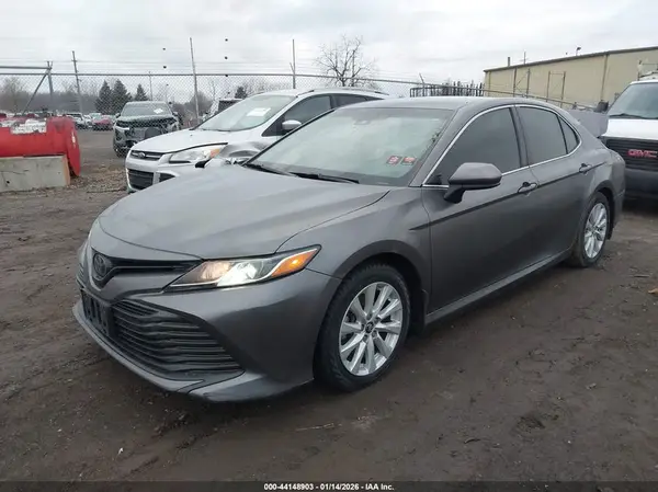 4T1B11HK7JU651228 2018 TOYOTA CAMRY - Image 2