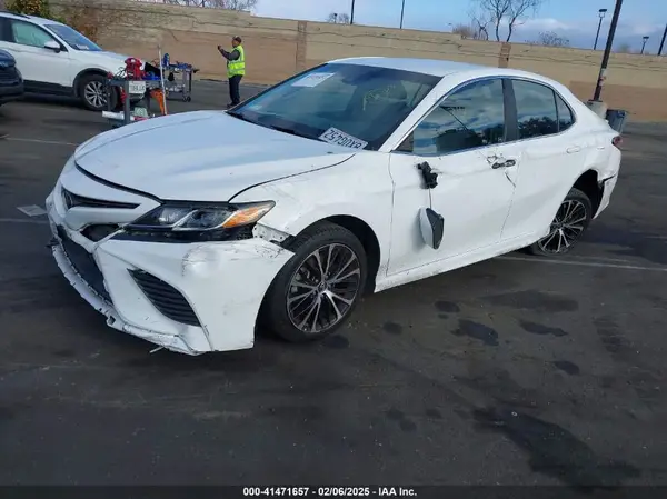 4T1B11HK7JU652444 2018 TOYOTA CAMRY - Image 2