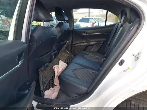 4T1B11HK7JU652444 2018 TOYOTA CAMRY - Image 8