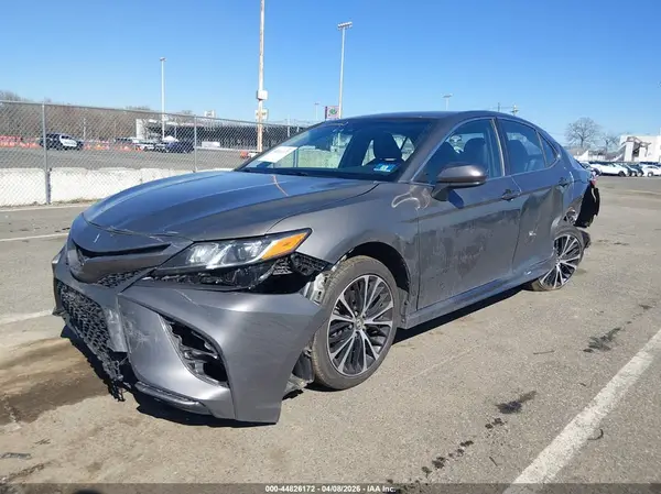 4T1B11HK7JU652637 2018 TOYOTA CAMRY - Image 2