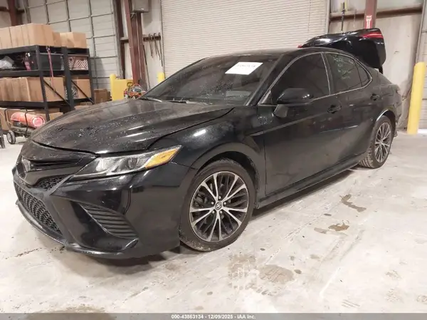 4T1B11HK7JU653433 2018 TOYOTA CAMRY - Image 2