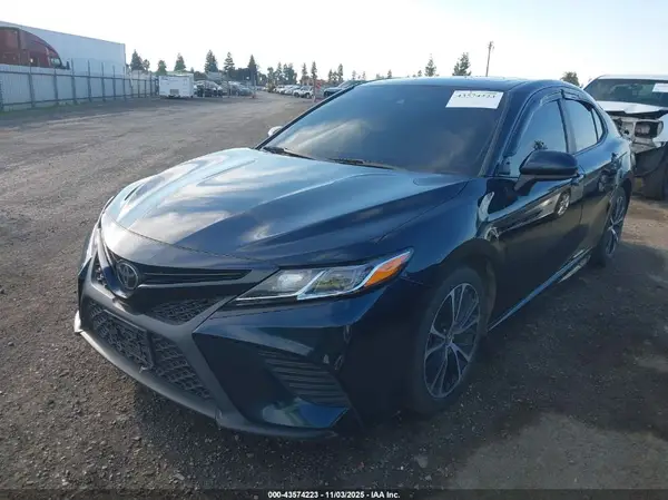 4T1B11HK7JU655246 2018 TOYOTA CAMRY - Image 2