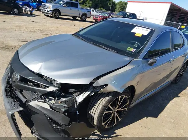 4T1B11HK7JU656218 2018 TOYOTA CAMRY - Image 2
