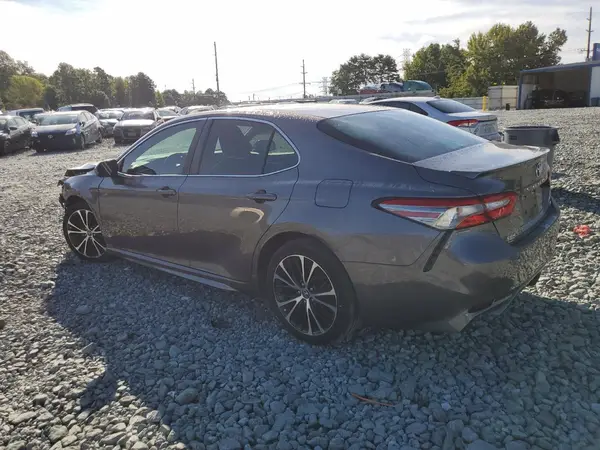 4T1B11HK7JU658101 2018 TOYOTA CAMRY - Image 2
