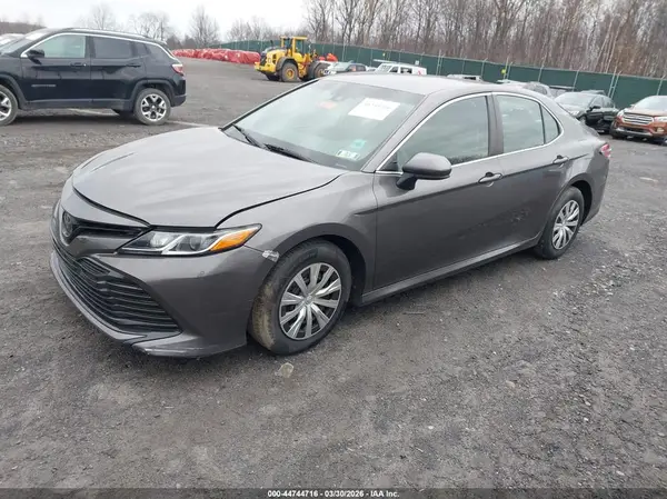 4T1B11HK7JU658891 2018 TOYOTA CAMRY - Image 2