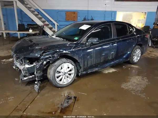 4T1B11HK7JU659684 2018 TOYOTA CAMRY - Image 2