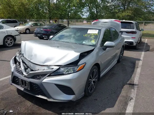 4T1B11HK7JU660222 2018 TOYOTA CAMRY - Image 2
