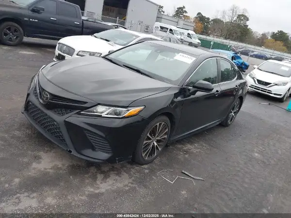 4T1B11HK7JU661046 2018 TOYOTA CAMRY - Image 2