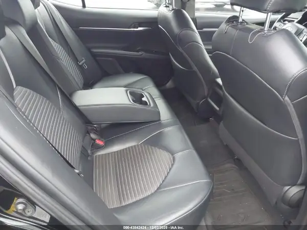 4T1B11HK7JU661046 2018 TOYOTA CAMRY - Image 8