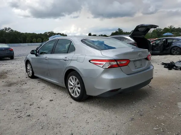 4T1B11HK7JU661063 2018 TOYOTA CAMRY - Image 2