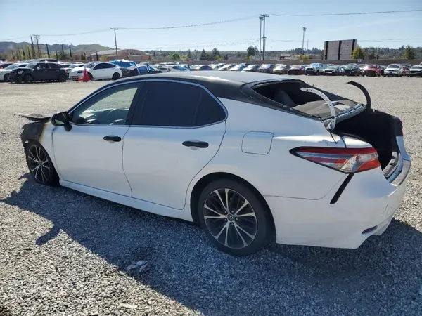 4T1B11HK7JU661175 2018 TOYOTA CAMRY - Image 2