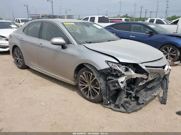 4T1B11HK7JU663850 2018 TOYOTA CAMRY - Image 1