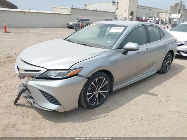 4T1B11HK7JU663850 2018 TOYOTA CAMRY - Image 2