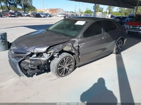 4T1B11HK7JU664092 2018 TOYOTA CAMRY - Image 2