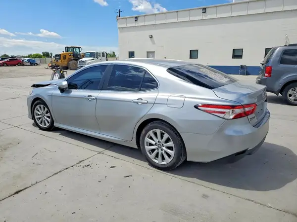 4T1B11HK7JU664805 2018 TOYOTA CAMRY - Image 2