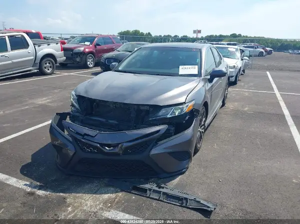 4T1B11HK7JU665386 2018 TOYOTA CAMRY - Image 2