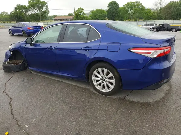 4T1B11HK7JU665923 2018 TOYOTA CAMRY - Image 2