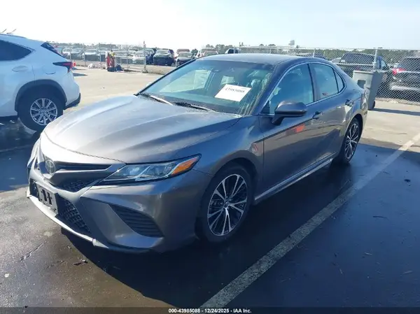 4T1B11HK7JU669180 2018 TOYOTA CAMRY - Image 2