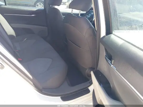 4T1B11HK7JU671057 2018 TOYOTA CAMRY - Image 8