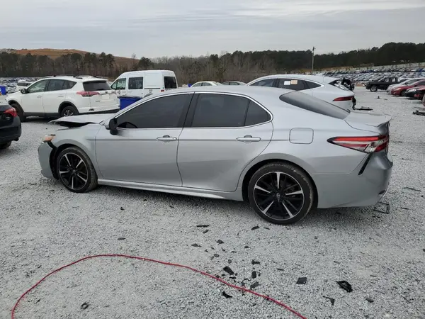 4T1B11HK7JU671592 2018 TOYOTA CAMRY - Image 2