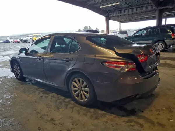 4T1B11HK7JU672161 2018 TOYOTA CAMRY - Image 2