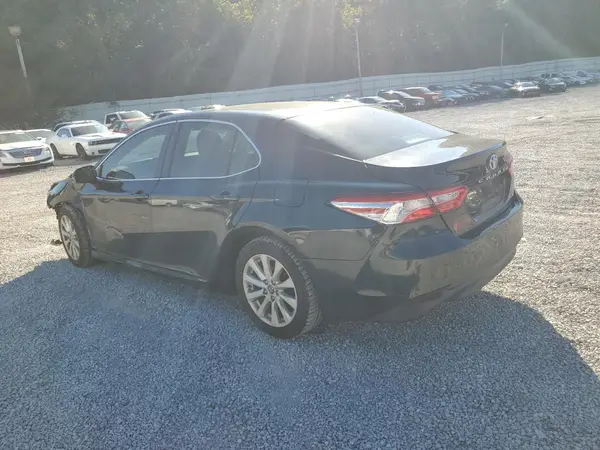 4T1B11HK7JU672886 2018 TOYOTA CAMRY - Image 2
