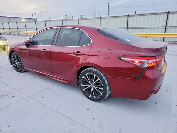 4T1B11HK7JU673388 2018 TOYOTA CAMRY - Image 2