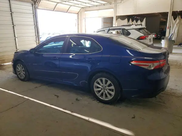 4T1B11HK7JU674041 2018 TOYOTA CAMRY - Image 2