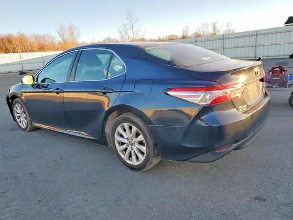4T1B11HK7JU676100 2018 TOYOTA CAMRY - Image 2