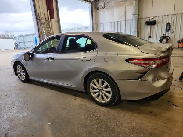 4T1B11HK7JU677666 2018 TOYOTA CAMRY - Image 2