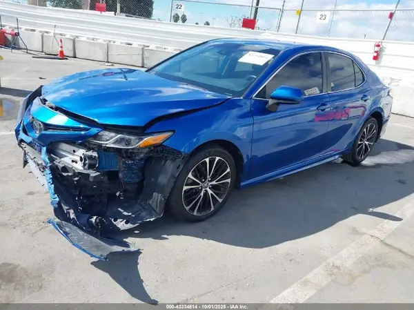 4T1B11HK7KU168825 2019 TOYOTA CAMRY - Image 2