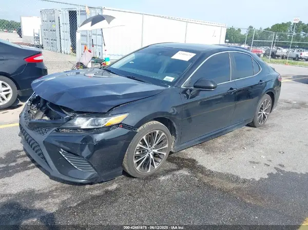 4T1B11HK7KU182420 2019 TOYOTA CAMRY - Image 2