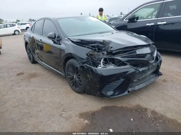 4T1B11HK7KU210863 2019 TOYOTA CAMRY - Image 1