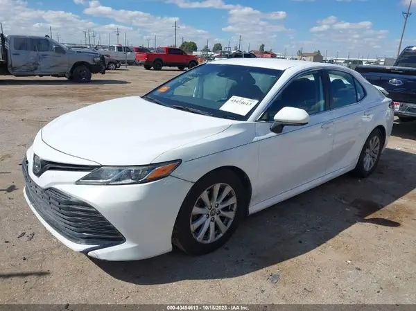 4T1B11HK7KU243717 2019 TOYOTA CAMRY - Image 2