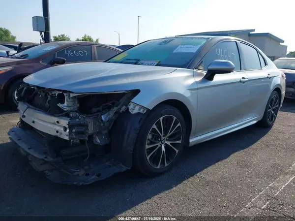 4T1B11HK7KU281674 2019 TOYOTA CAMRY - Image 2