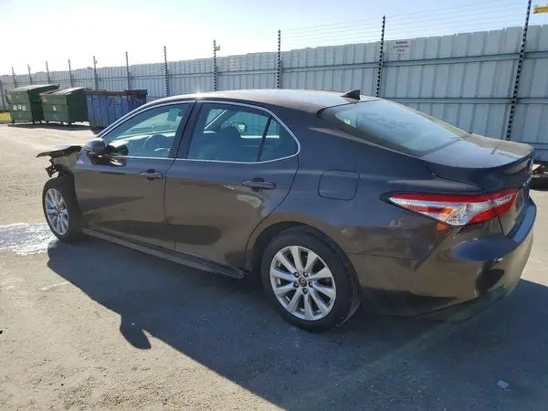 4T1B11HK7KU684425 2019 TOYOTA CAMRY - Image 2