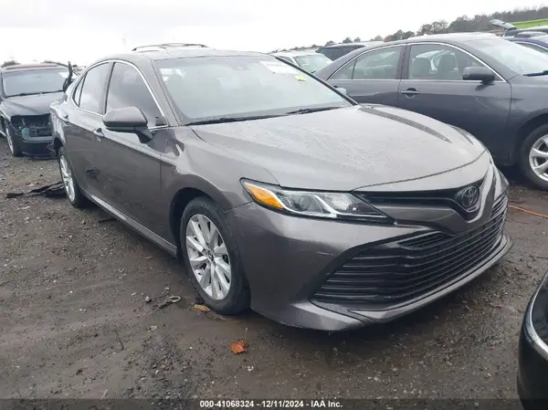 4T1B11HK7KU685879 2019 TOYOTA CAMRY - Image 1