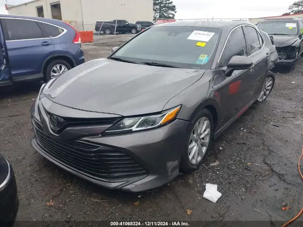 4T1B11HK7KU685879 2019 TOYOTA CAMRY - Image 2