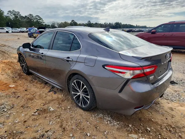4T1B11HK7KU699958 2019 TOYOTA CAMRY - Image 2