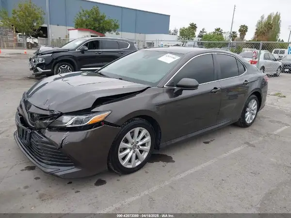 4T1B11HK7KU702244 2019 TOYOTA CAMRY - Image 2