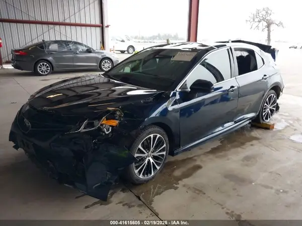 4T1B11HK7KU717312 2019 TOYOTA CAMRY - Image 2