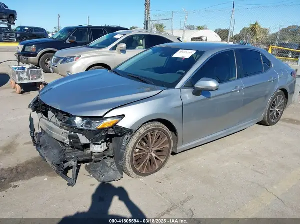4T1B11HK7KU724552 2019 TOYOTA CAMRY - Image 2