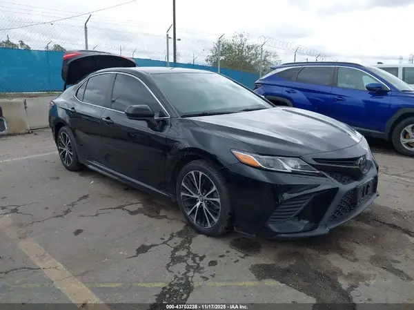 4T1B11HK7KU739164 2019 TOYOTA CAMRY - Image 1