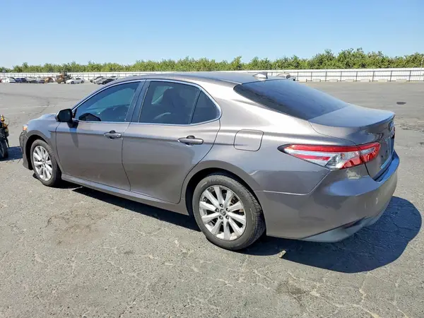 4T1B11HK7KU740492 2019 TOYOTA CAMRY - Image 2
