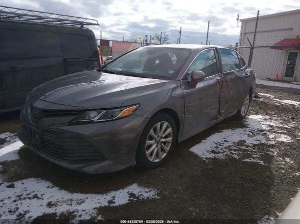 4T1B11HK7KU744848 2019 TOYOTA CAMRY - Image 2