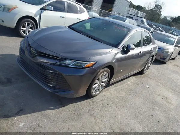 4T1B11HK7KU752352 2019 TOYOTA CAMRY - Image 2